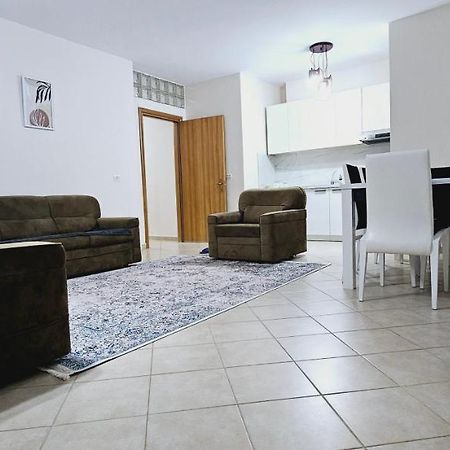 New Bazaar Side Bliss 2 Bed Room Apt With Free Garage Тирана Экстерьер фото